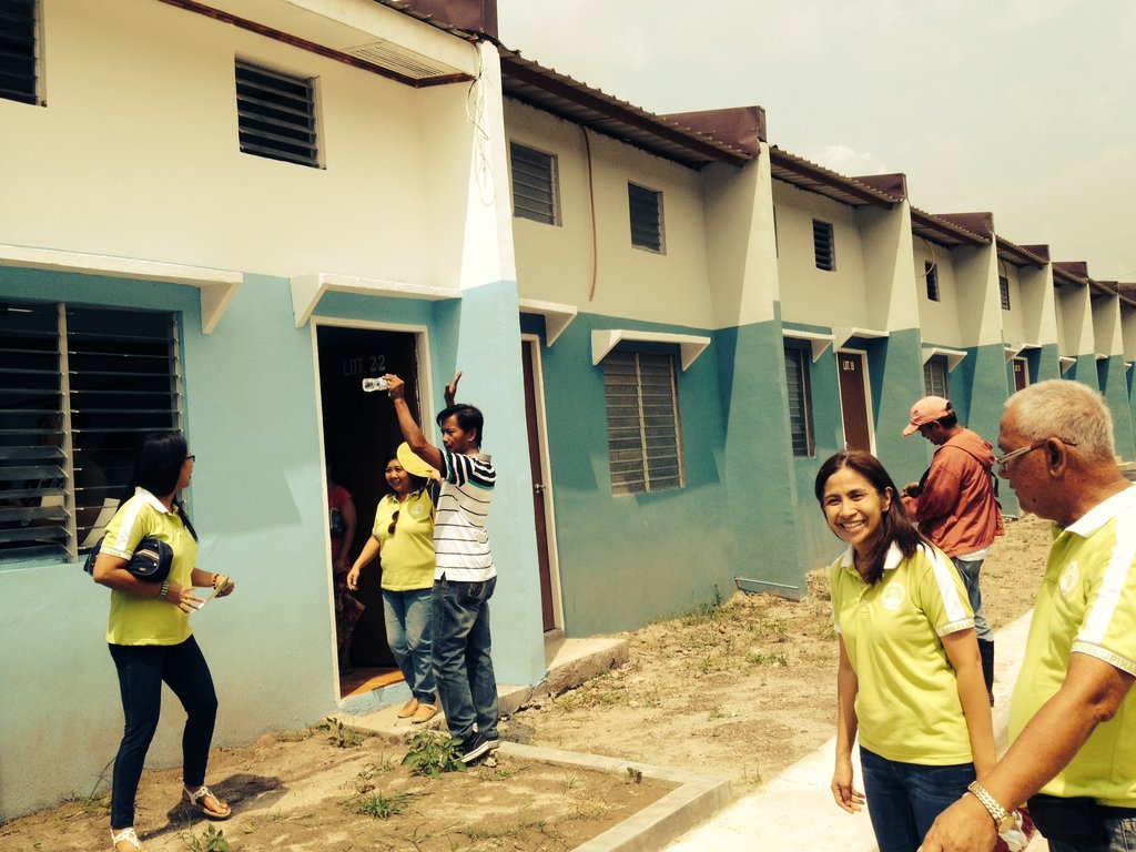 charity WordPress theme housing for the poor